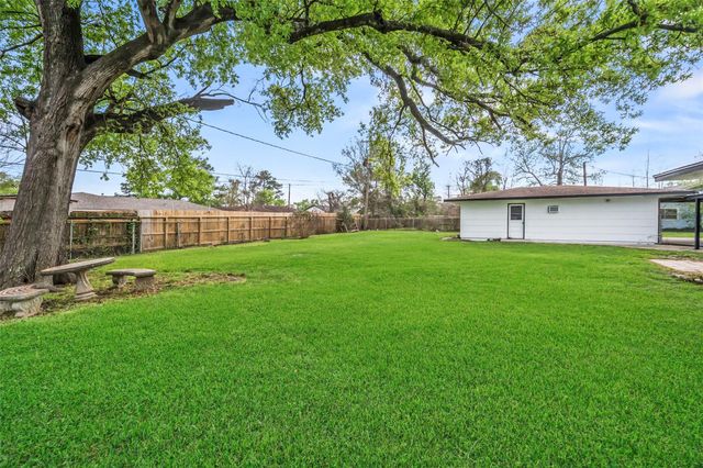 124 Lazy Lane, Baytown, TX 77520