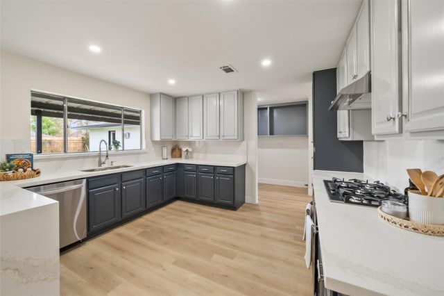 124 Lazy Lane, Baytown, TX 77520