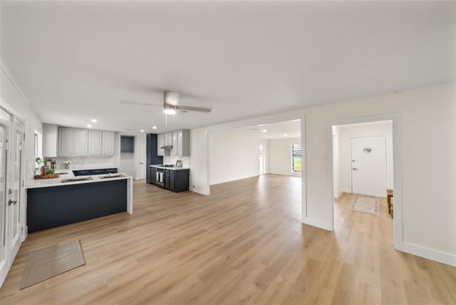 124 Lazy Lane, Baytown, TX 77520