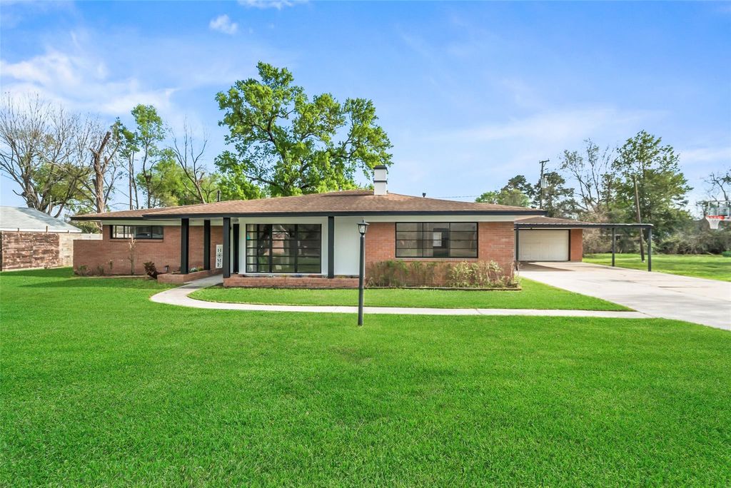 124 Lazy Lane, Baytown, TX 77520