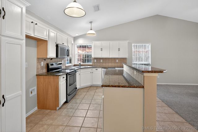 1429 N Yellowood Avenue, Broken Arrow, OK 74012