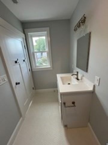 29 Orange St. B, Boston, MA 02131