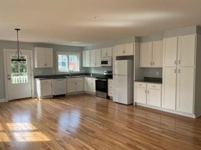 29 Orange St. B, Boston, MA 02131