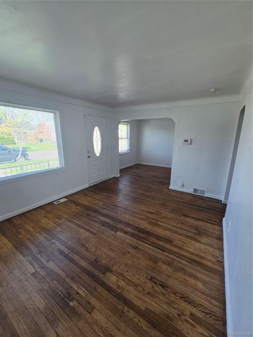 8842 Longacre Street, Detroit, MI 48228