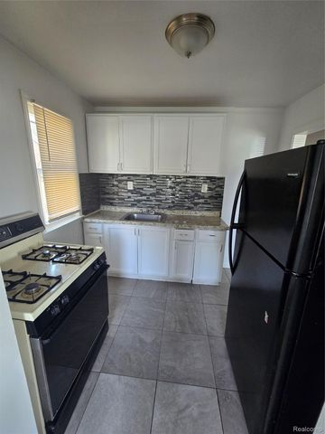 8842 Longacre Street, Detroit, MI 48228