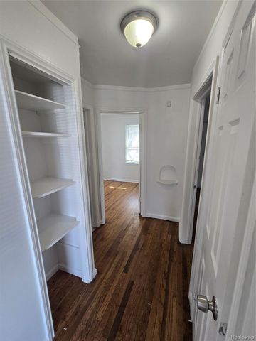 8842 Longacre Street, Detroit, MI 48228