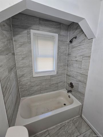 8842 Longacre Street, Detroit, MI 48228