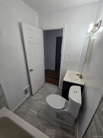 8842 Longacre Street, Detroit, MI 48228