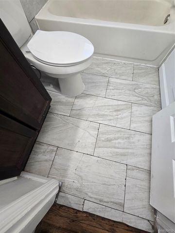 8842 Longacre Street, Detroit, MI 48228