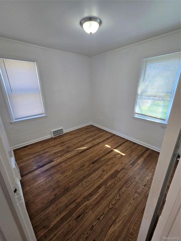 8842 Longacre Street, Detroit, MI 48228