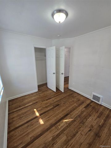 8842 Longacre Street, Detroit, MI 48228