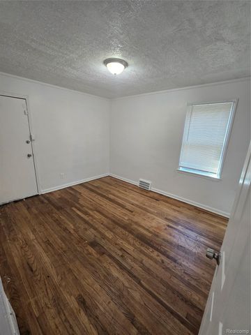 8842 Longacre Street, Detroit, MI 48228