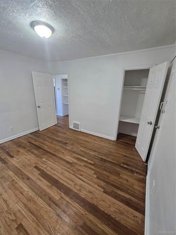 8842 Longacre Street, Detroit, MI 48228