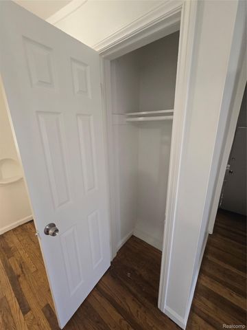 8842 Longacre Street, Detroit, MI 48228