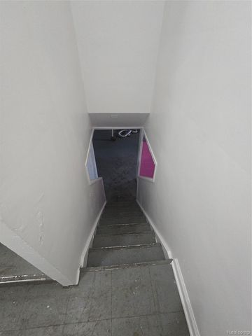 8842 Longacre Street, Detroit, MI 48228