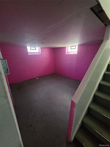 8842 Longacre Street, Detroit, MI 48228