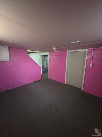 8842 Longacre Street, Detroit, MI 48228