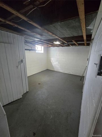 8842 Longacre Street, Detroit, MI 48228