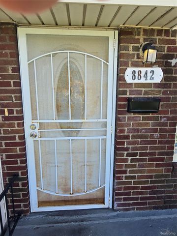 8842 Longacre Street, Detroit, MI 48228