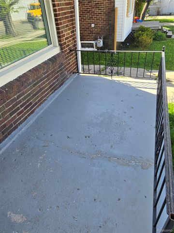 8842 Longacre Street, Detroit, MI 48228