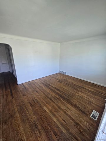 8842 Longacre Street, Detroit, MI 48228