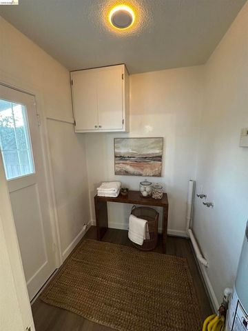 2426 West Street, Berkeley, CA 94702