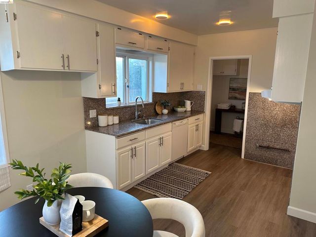 2426 West Street, Berkeley, CA 94702