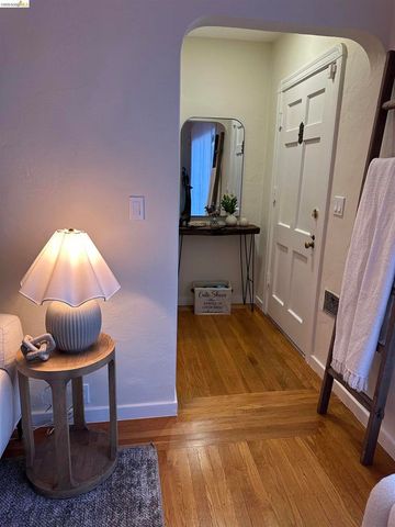 2426 West Street, Berkeley, CA 94702