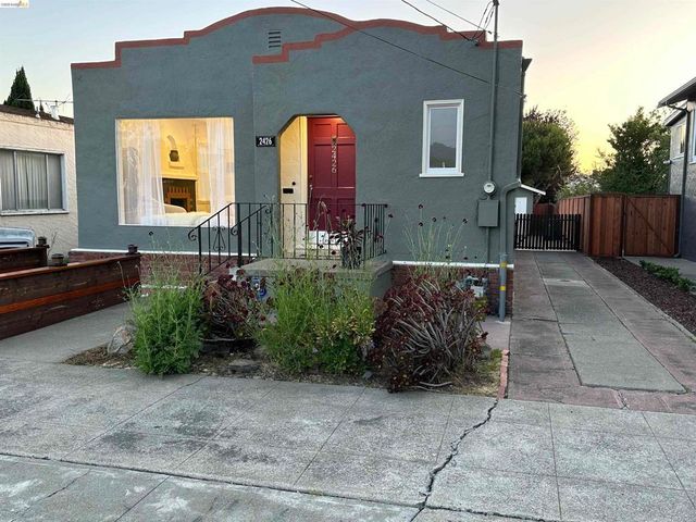 2426 West Street, Berkeley, CA 94702