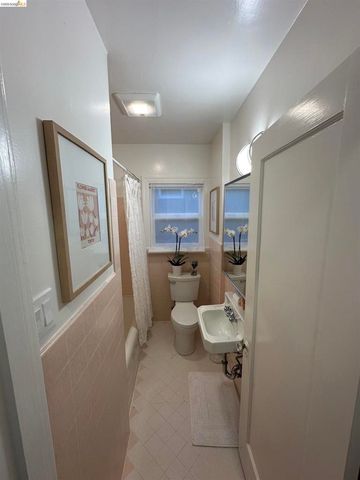2426 West Street, Berkeley, CA 94702