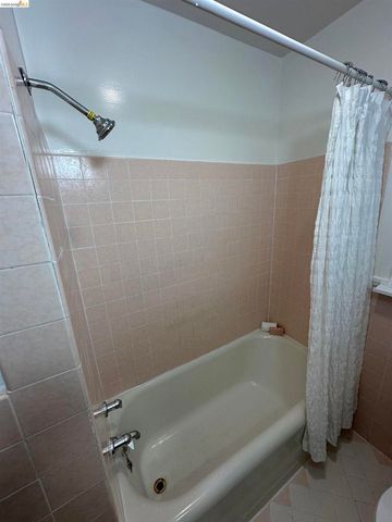 2426 West Street, Berkeley, CA 94702