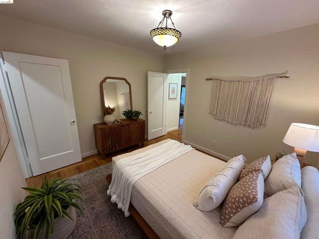 2426 West Street, Berkeley, CA 94702