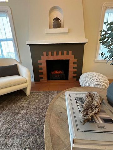 2426 West Street, Berkeley, CA 94702