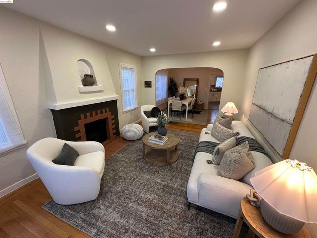 2426 West Street, Berkeley, CA 94702