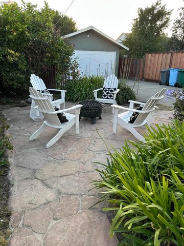 2426 West Street, Berkeley, CA 94702