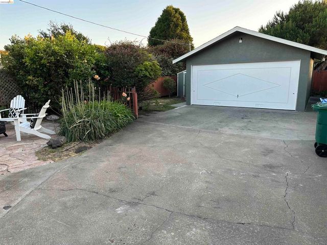 2426 West Street, Berkeley, CA 94702