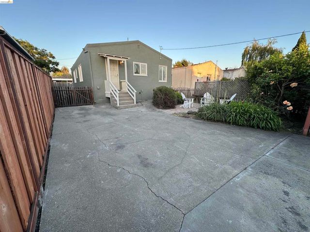 2426 West Street, Berkeley, CA 94702