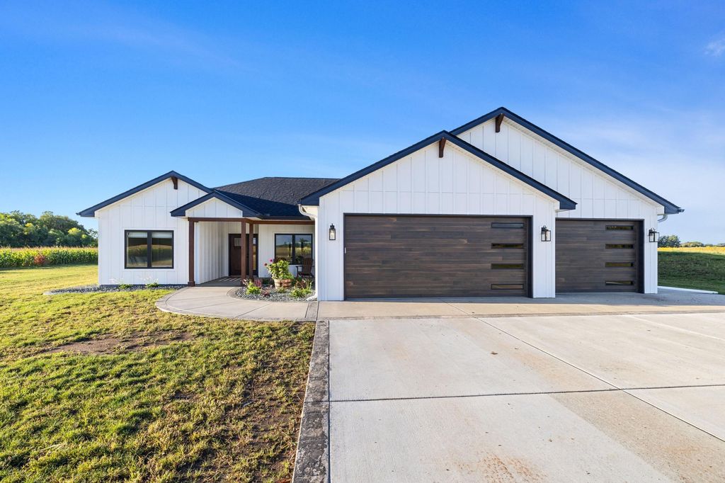 8011 80th Street, Princeton, MN 55371 — exterior