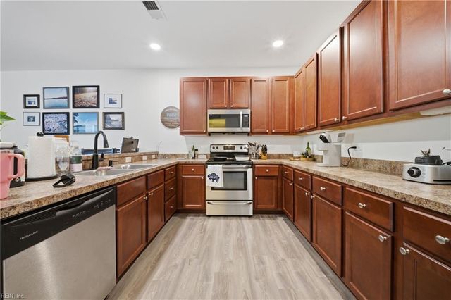 726 Lacy Oak DR, Chesapeake, VA 23320