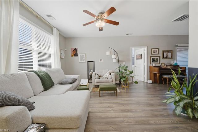 726 Lacy Oak DR, Chesapeake, VA 23320