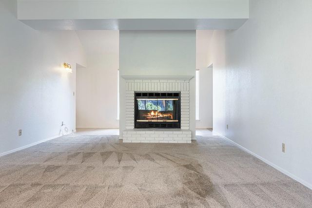 6363 N Gilroy Avenue, Fresno, CA 93722