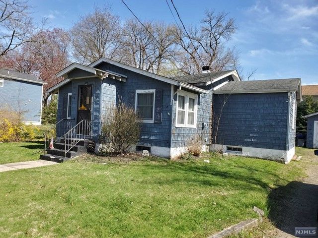 454 South Riverview Drive, Totowa, NJ 07512