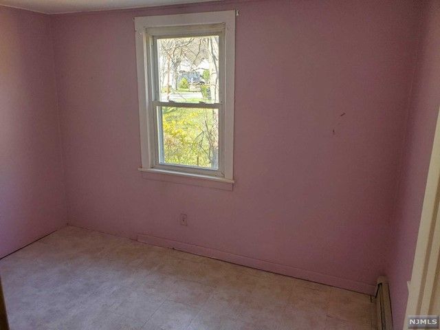 454 South Riverview Drive, Totowa, NJ 07512