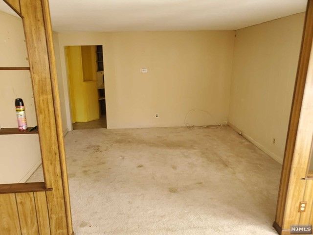 454 South Riverview Drive, Totowa, NJ 07512