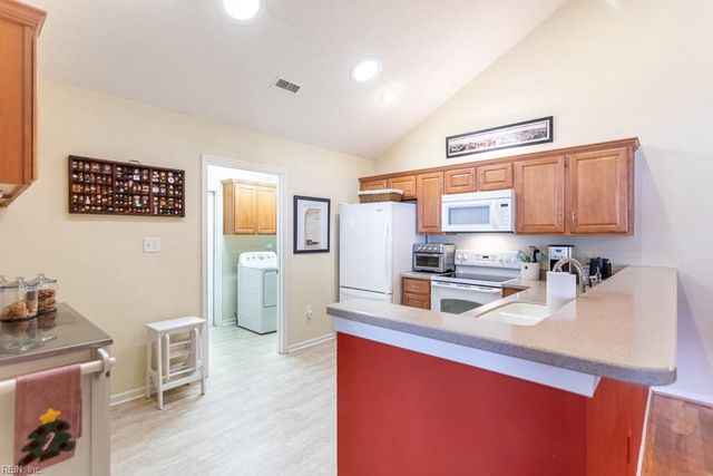 604 Tabb Smith TRL, Yorktown, VA 23693