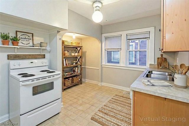 2297 Ogontz Avenue, Lakewood, OH 44107