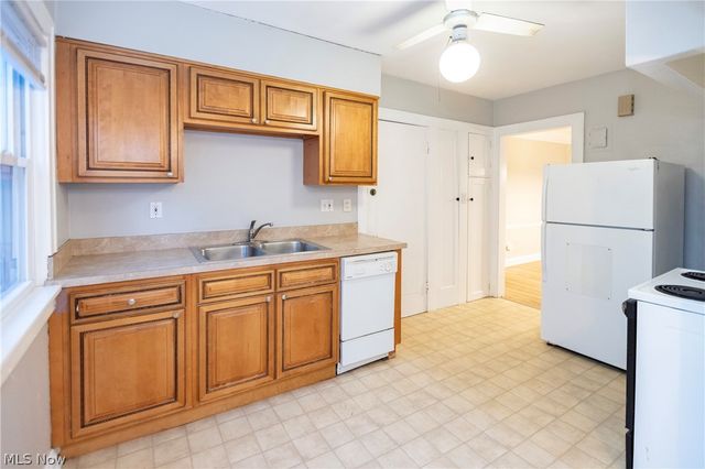 2297 Ogontz Avenue, Lakewood, OH 44107