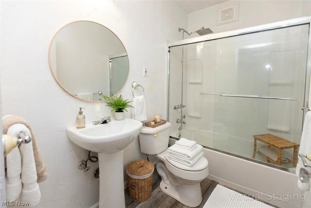 2297 Ogontz Avenue, Lakewood, OH 44107