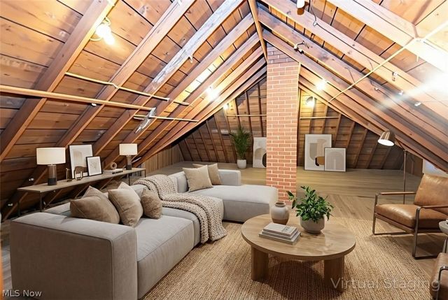 2297 Ogontz Avenue, Lakewood, OH 44107