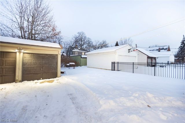 2297 Ogontz Avenue, Lakewood, OH 44107